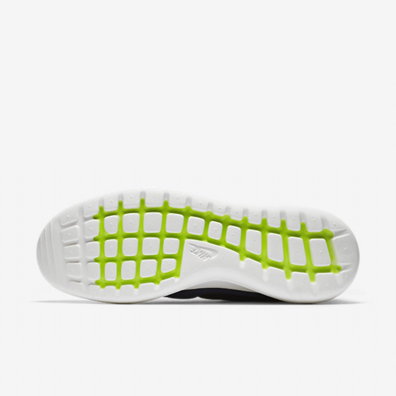 Nike Roshe Kaksi Kenkiä