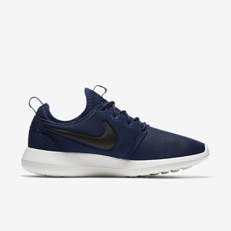 Nike Roshe Kaksi Kenkiä