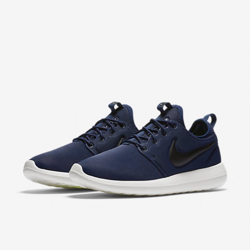 Nike Roshe Kaksi Kenkiä